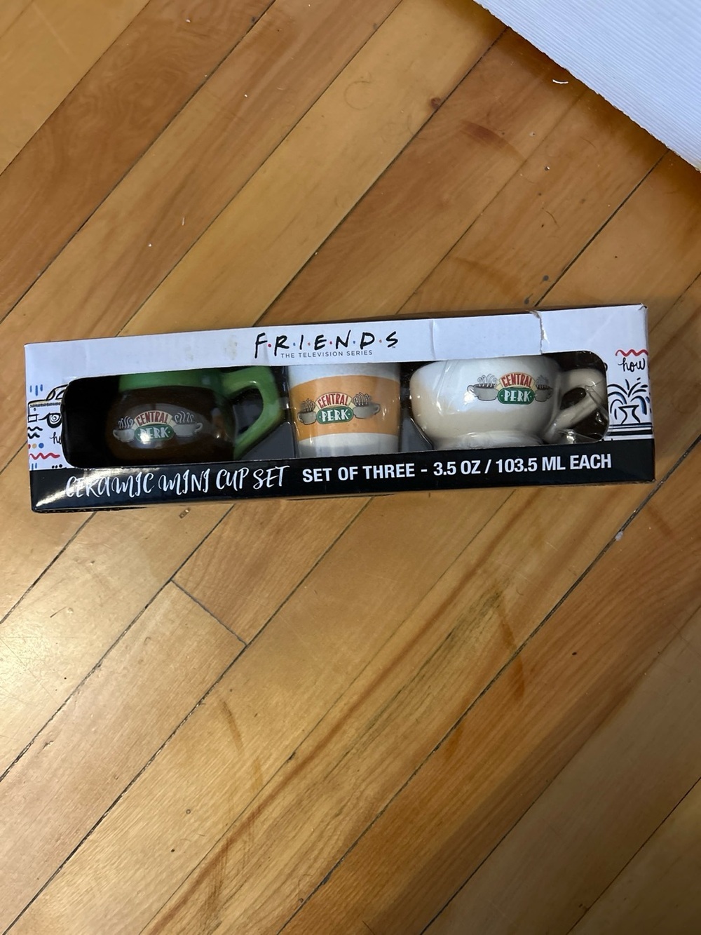 Friends TV Show 11 Piece Mega Bundle. Funko Pops, Wallet, plus bonus 2 keychains - Picture 2 of 12